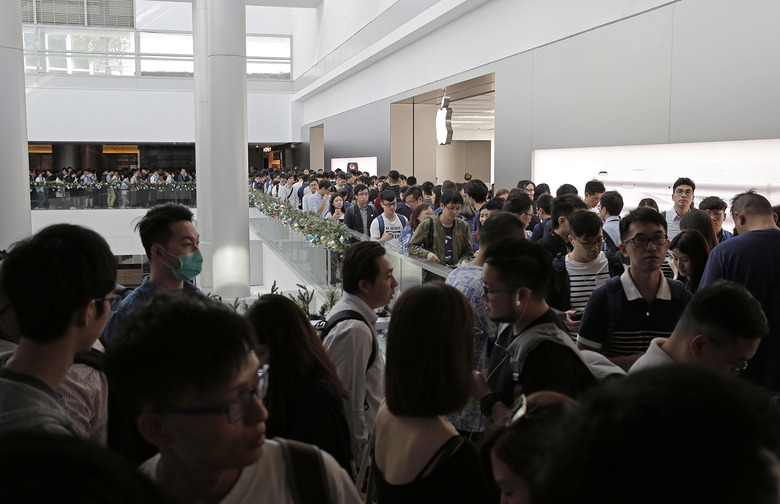 apple-store-lines-iphone-x