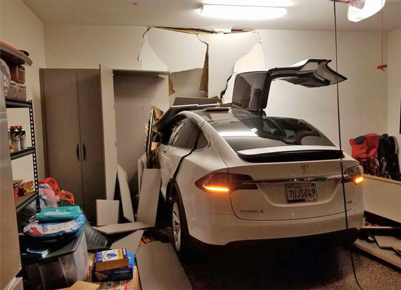 tesla-model-x-accident-crash