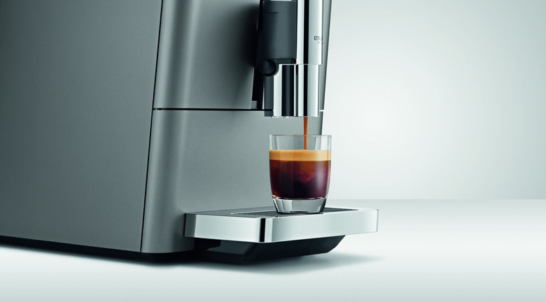 15196_ENA_Micro90_Da-In_Auslauf_Espresso