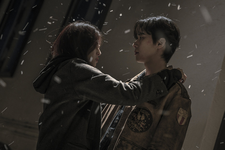 Han So-hee and Park Seo-jun in Gyeongseong Creature on Netflix