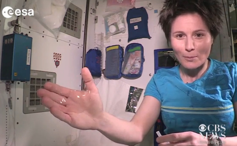 astronaut-shower-space