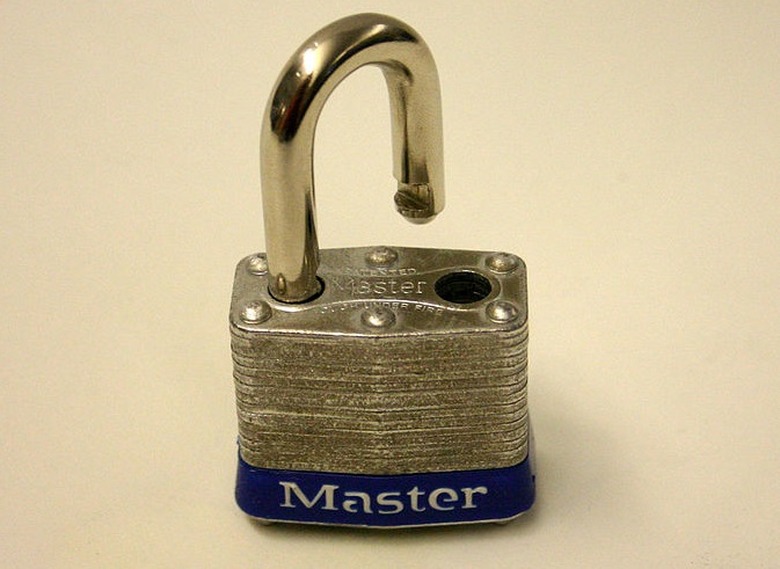 674px-Master_lock