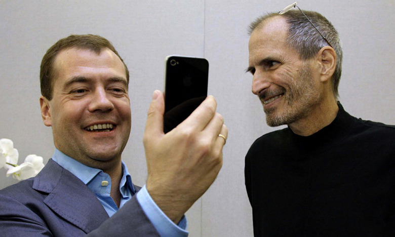 Steve-Jobs-Dmitry-Medvedev