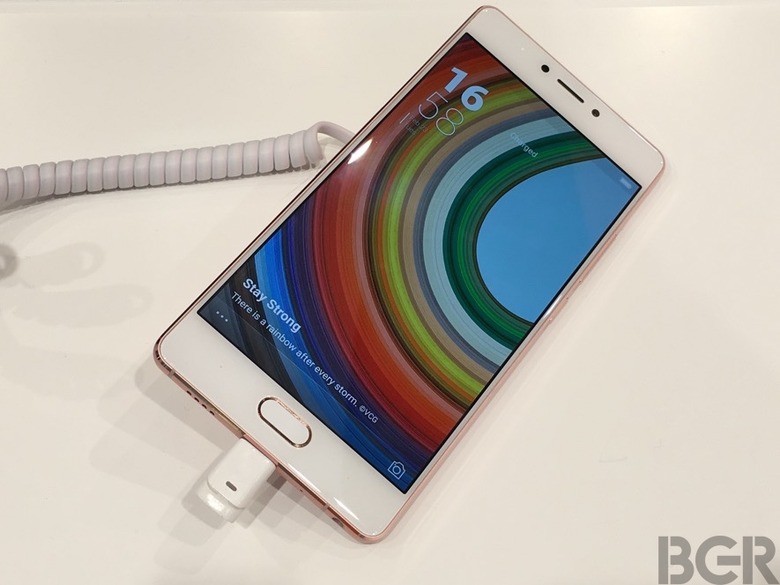 mwc-2016-gionee-s8-hands-on-21