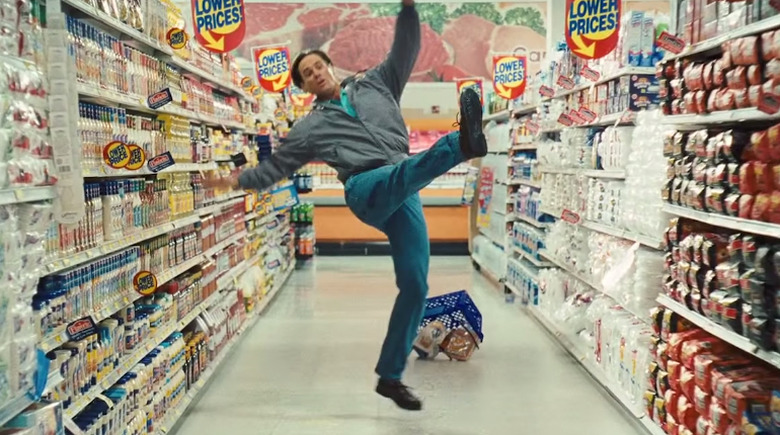 jim-carrey-falls-down-video