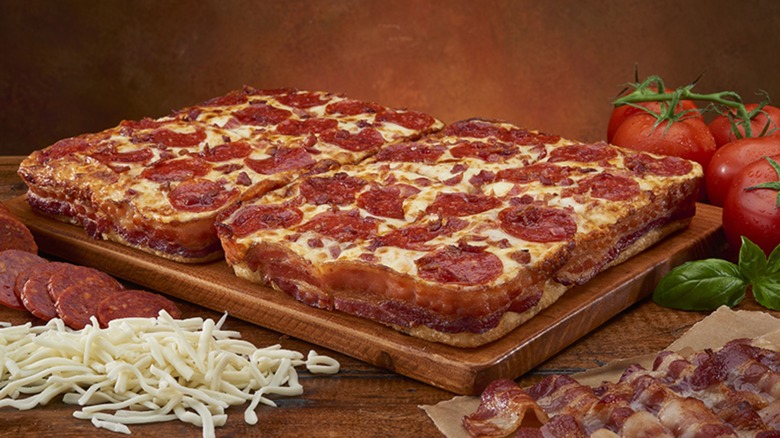 little-caesars-bacon-pizza