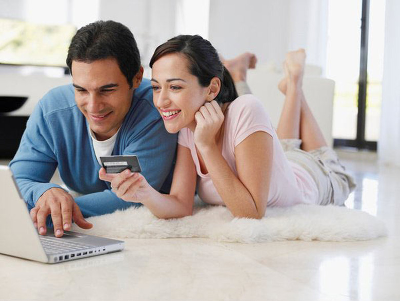 onlineshoppingcouple