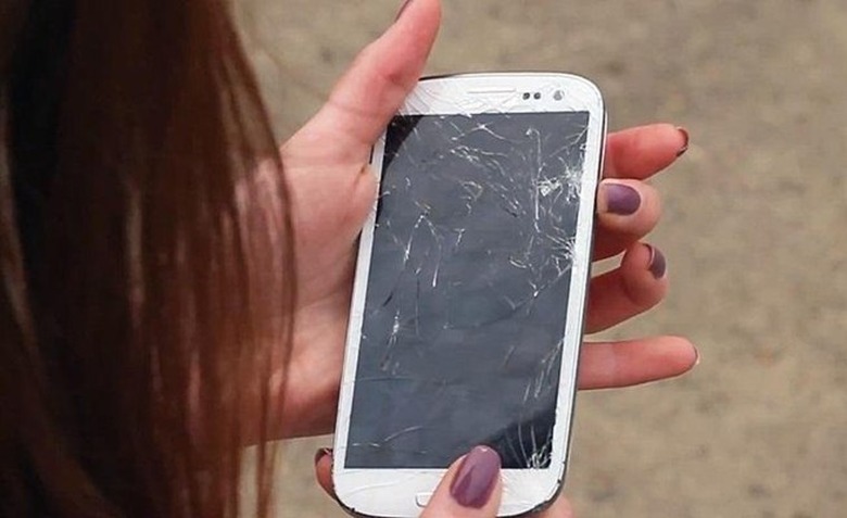 broken-smartphone-display