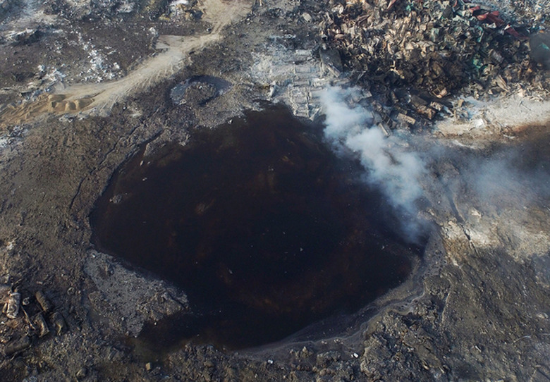 tianjin-explosion-crater-small