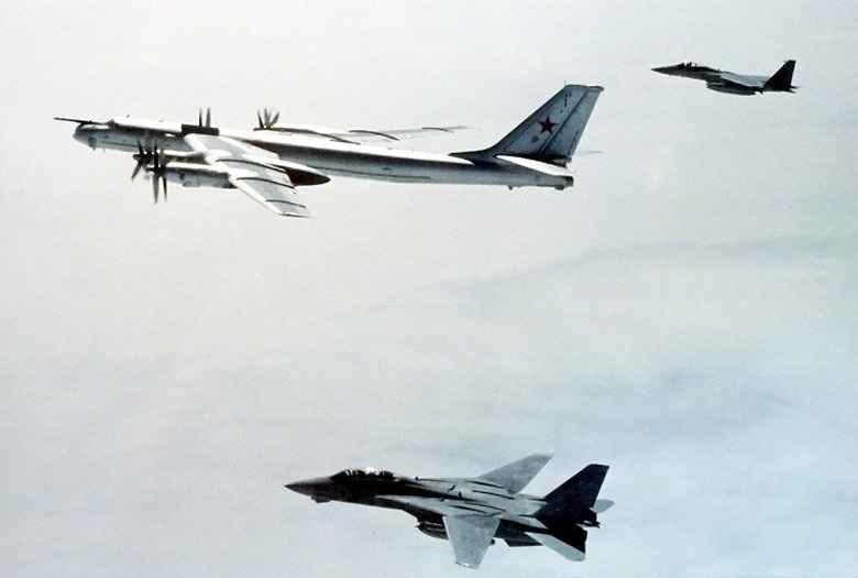 tupolev-tu-95-bear-and-fighters