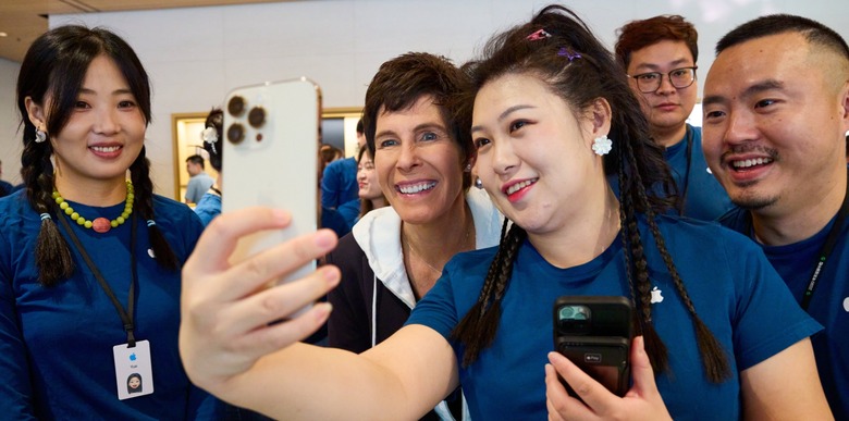 apple-beijing-deirdre-o-brien-iphone-15-bgr