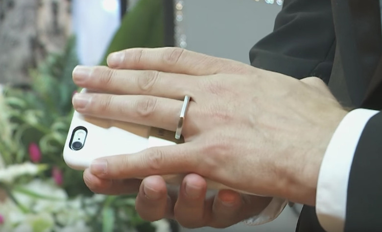 man-marries-iphone