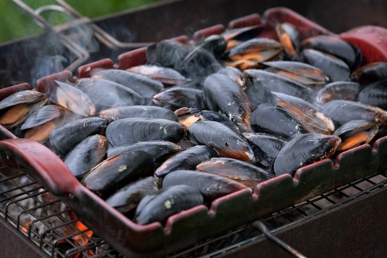 Mussels on the grill.