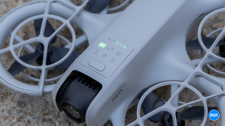 DJI Neo top controls