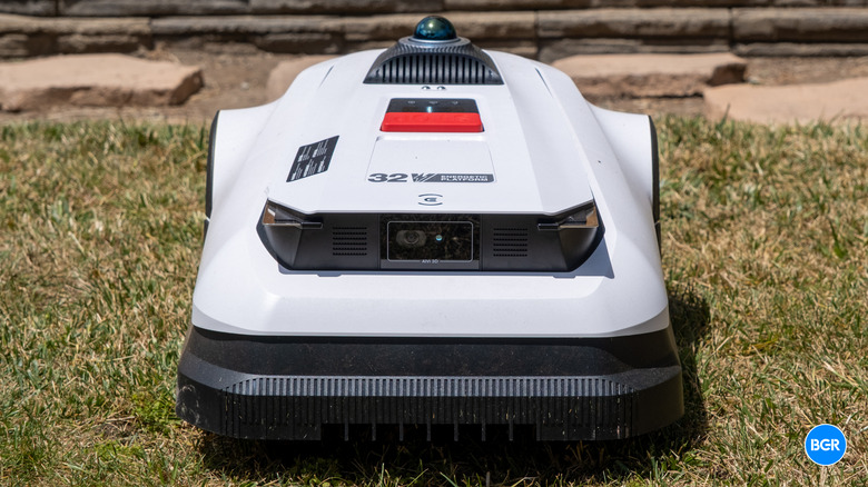 Top-front of the Ecovacs GOAT A3000