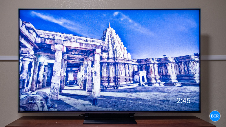 Hisense U7QG Display