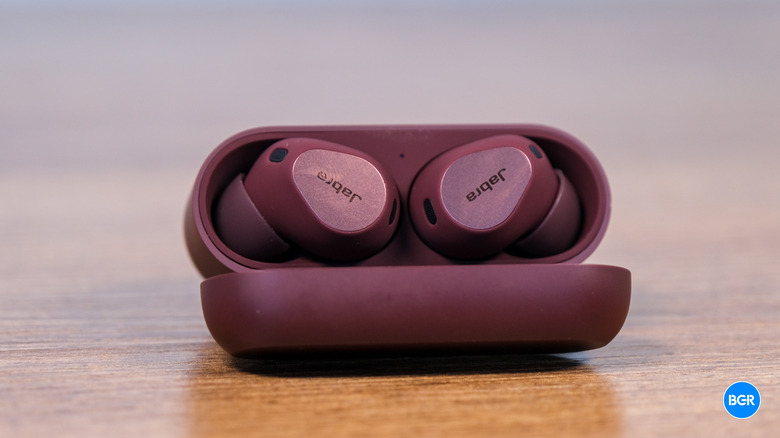 Jabra Elite 10 In case 2