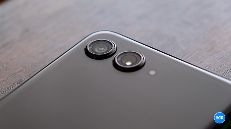 Cameras on the 2025 Motorola Razr