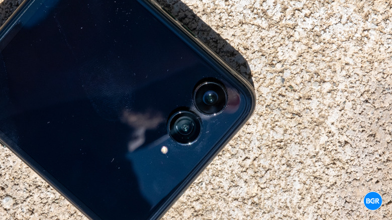 Cameras of the 2025 Motorola Razr.