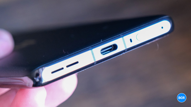 OnePlus 12 Port