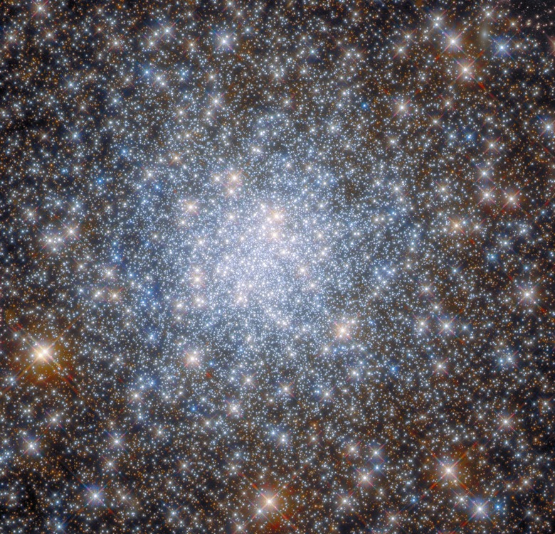 hubble image of cluster NGC 6638 in the