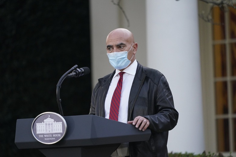 Moncef Slaoui with face mask
