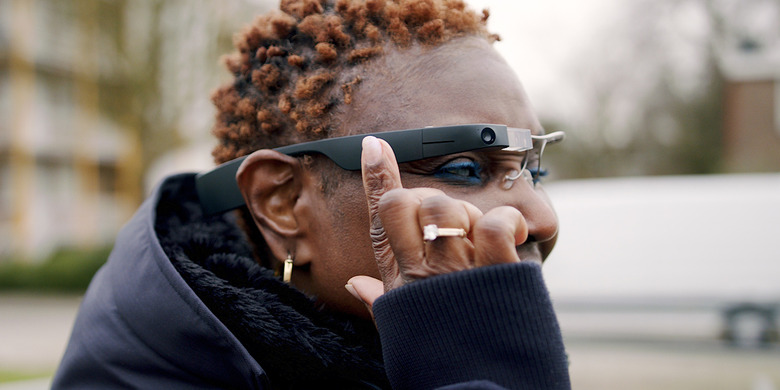 Envision glasses help blind people see