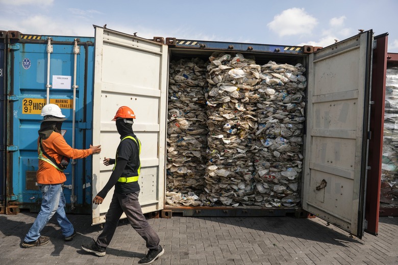 Malaysia to send back mixed plastic waste to countries origin, West Port - 28 May 2019