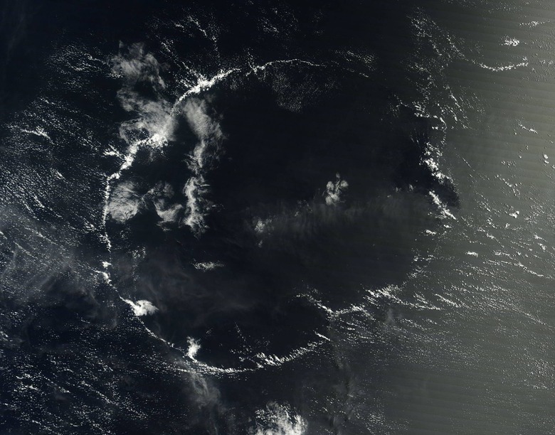 NASA, Circle of clouds over ocean
