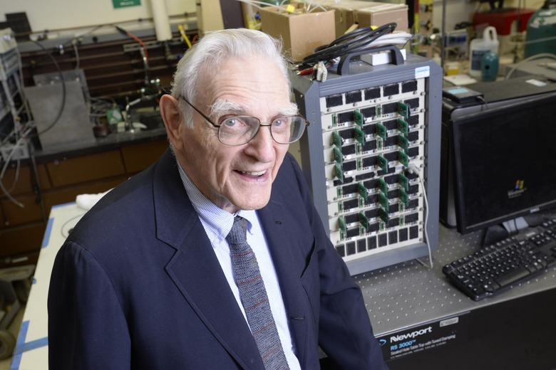 goodenough_john_2015_in_his_lab31853_1