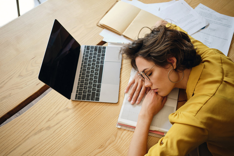 reasons why you're tired and want to sleep at work