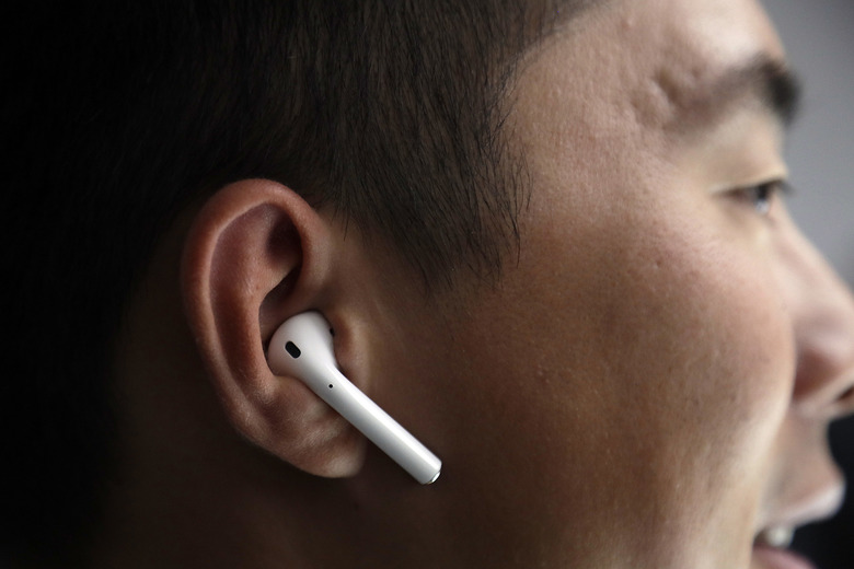 apple-airpods-in-ear