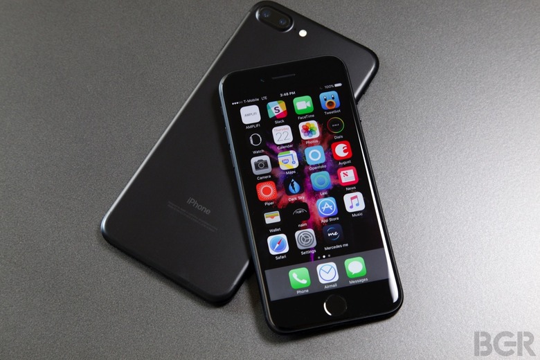 iPhone 7 and iPhone 7 Plus on a table