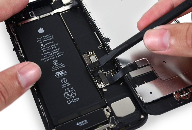 iphone-7-teardown-battery-chips-ifixit