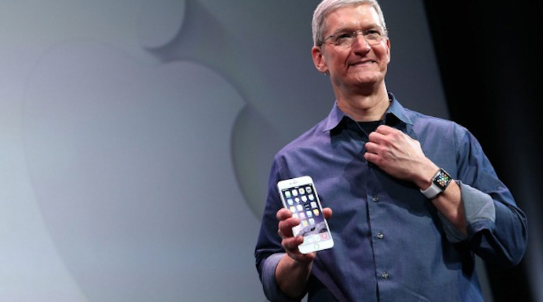 tim-cook-iphone