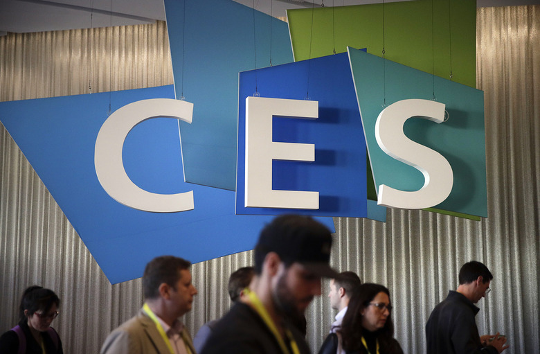 ces-sign-crowd-2018