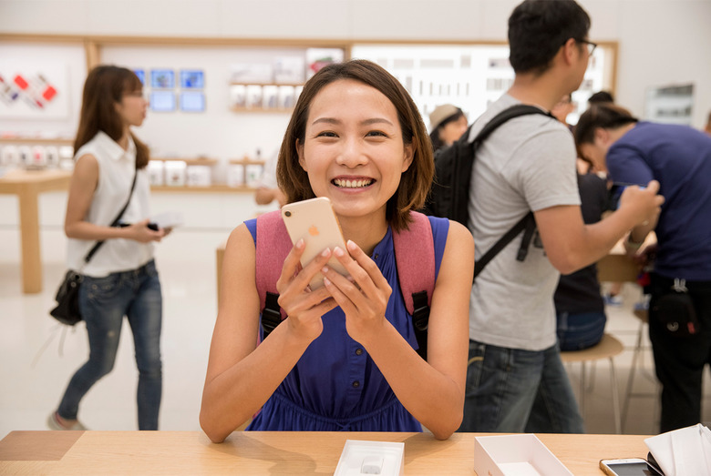 iPhone8-launch-taipei-2017-instore