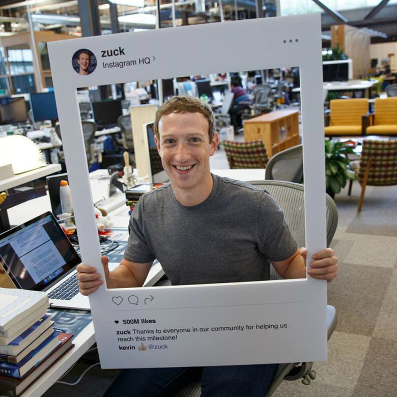 mark-zuckerberg-tapes-macbook-camera-mic