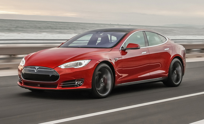 2015-tesla-model-s-p85d