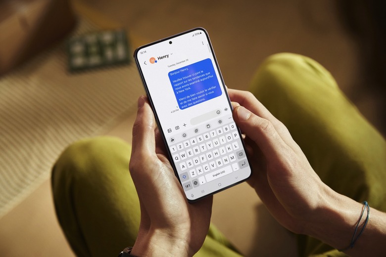 Galaxy AI lets you tweak the tone of your messages.