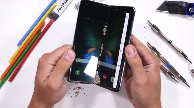 galaxy-fold-durability-test-jerryrigeverything-1