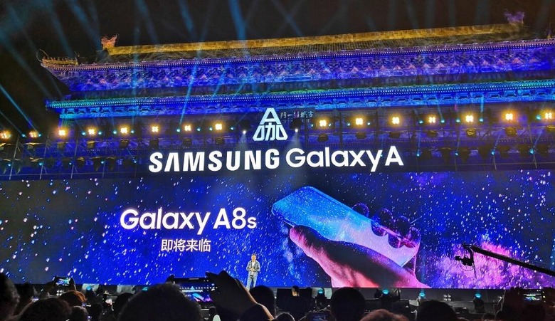 galaxy-a8s-notch-hole-1