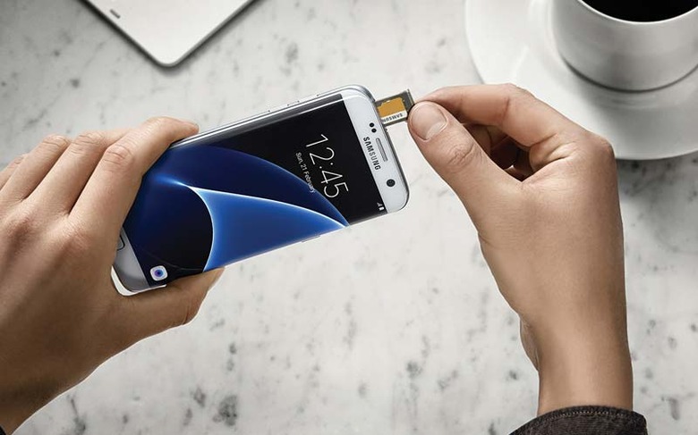 galaxy-s7-sim-microsd-slot