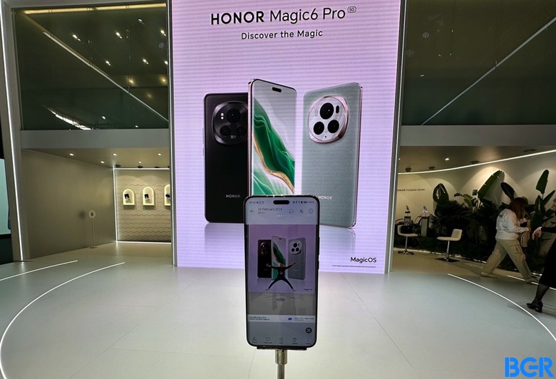 Honor Magic 6 Pro's Motion Sensing Capture feature in action.
