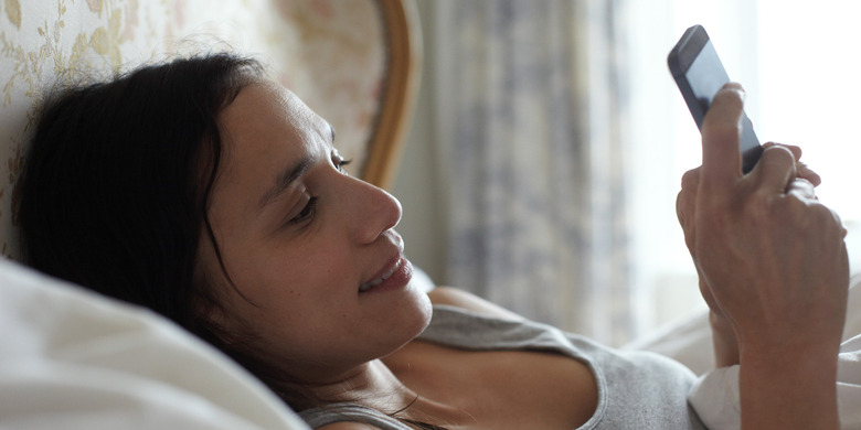 iphone-in-bed