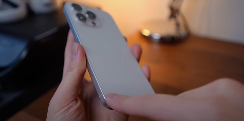 iPhone 15 Pro sharp edges issue