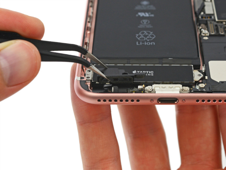 iphone-7-plus-ifixit-teardown-headphone-jack