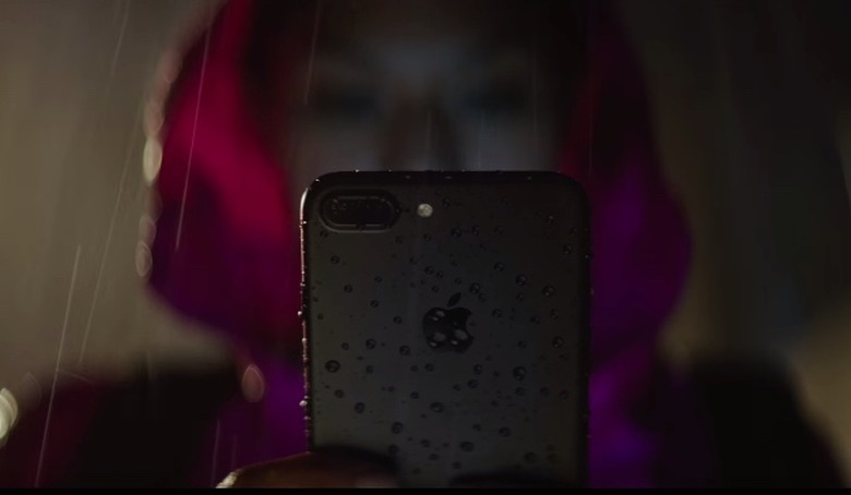 iphone-7-rain