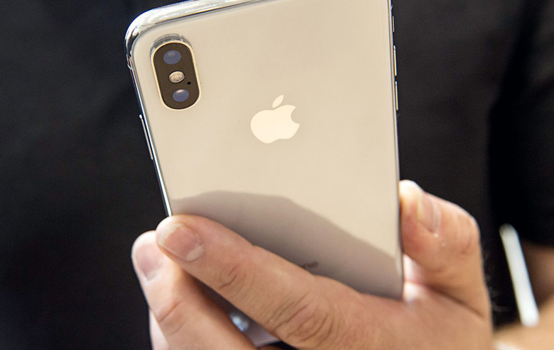iphone-x-in-hand