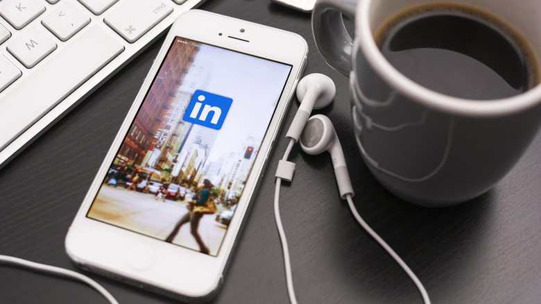 linkedin_iphone_business_groups